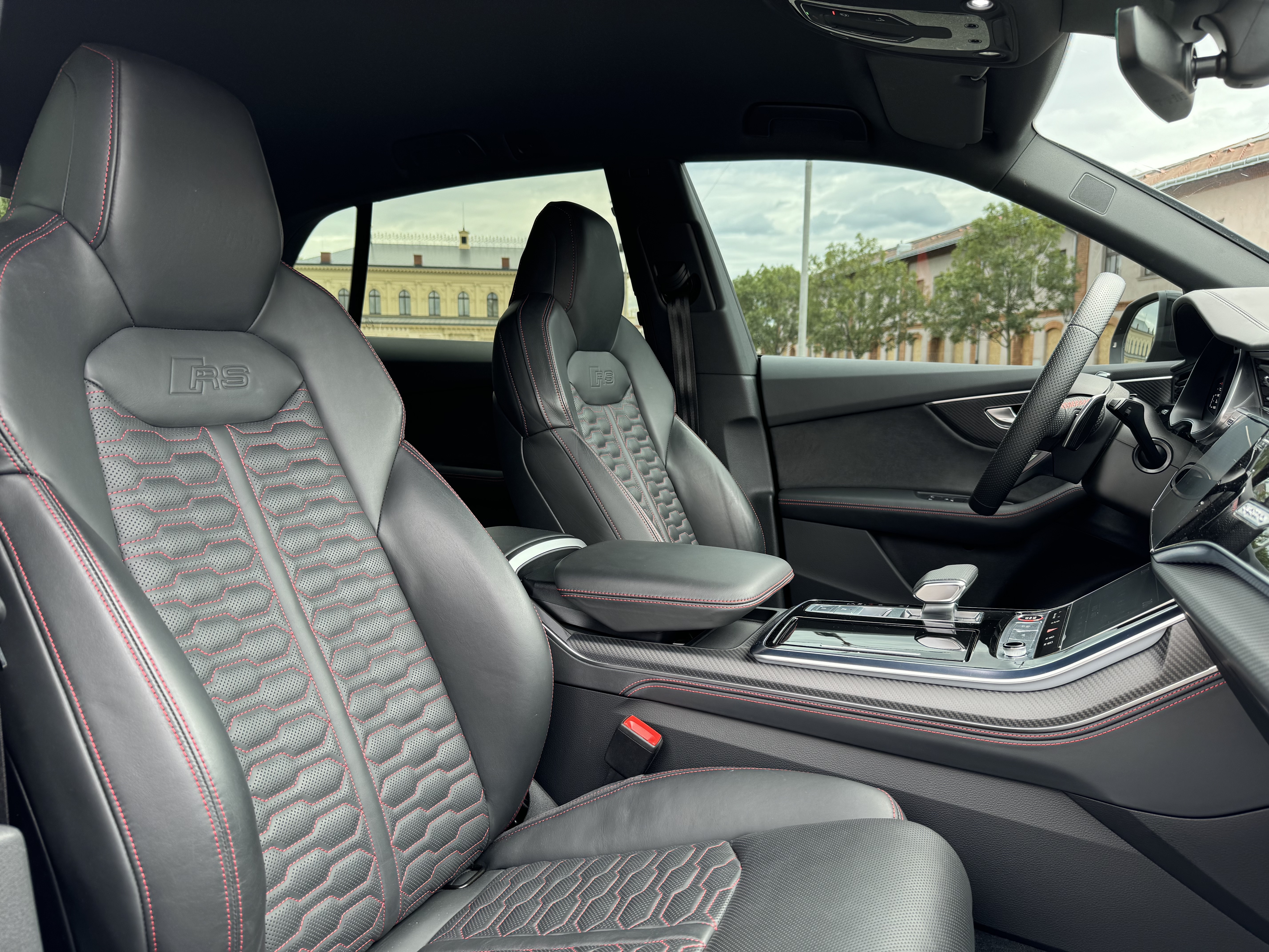 AUDI RSQ8 | BRUTAL 800 KONÍ | V8 BITURBO | SKLADEM | NEPŘEHLÉDNUTELNÉ | SUPER SPORT SUV COUPÉ | ČESKÉ OJETÉ AUTO | PRVNÍ MAJITEL | NÁKUP ONLINE | PRAHA | AUTOIBUY